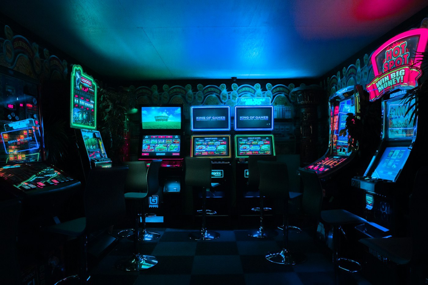 Máquinas recreativas en una sala de videojuegos